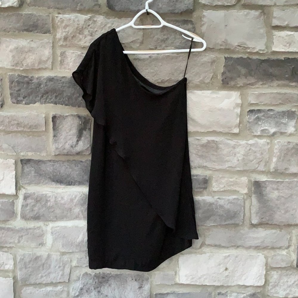 One shoulder black dress